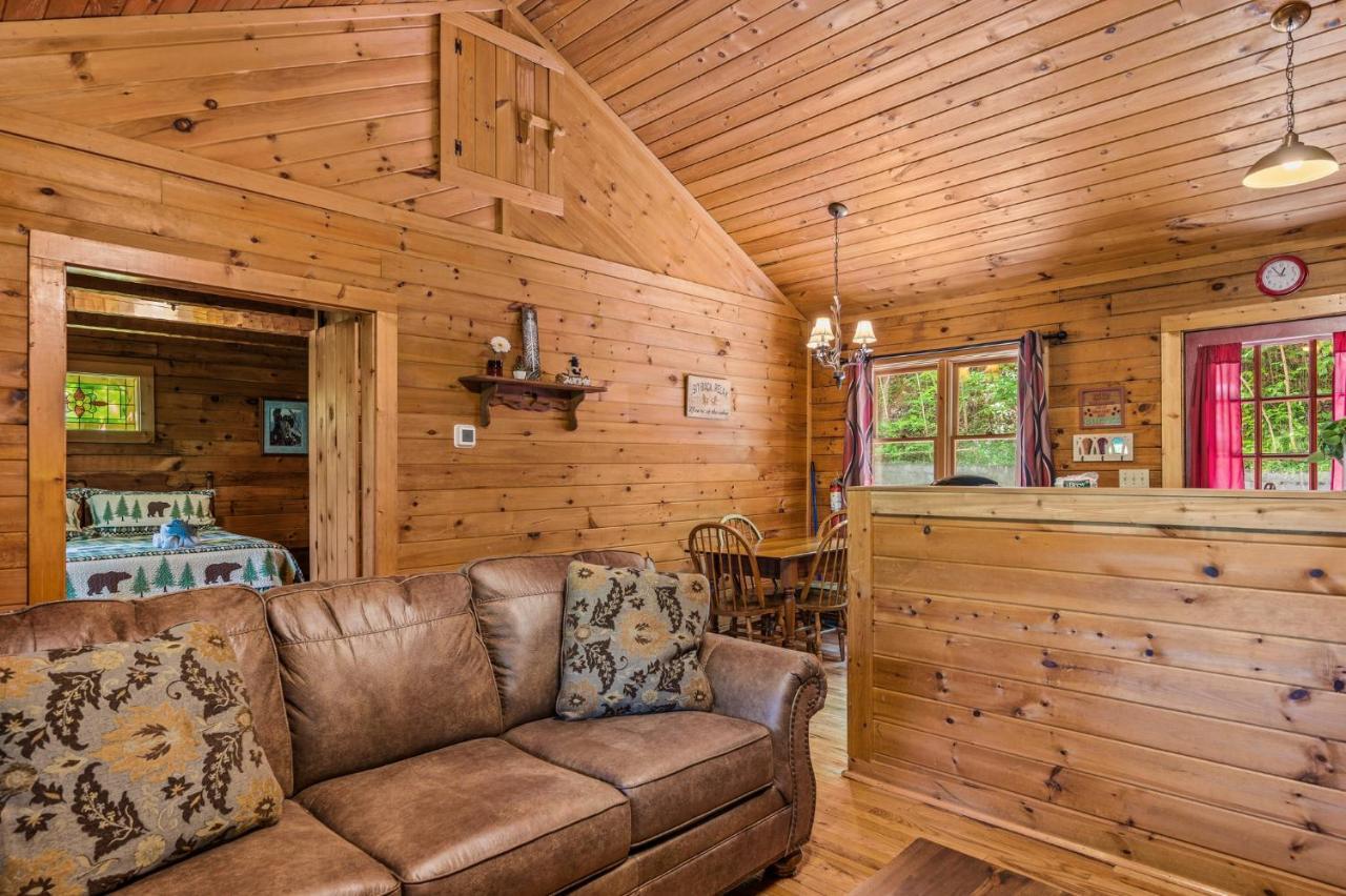 Romantic Log Cabin With Hot Tub ピジョンフォージ エクステリア 写真