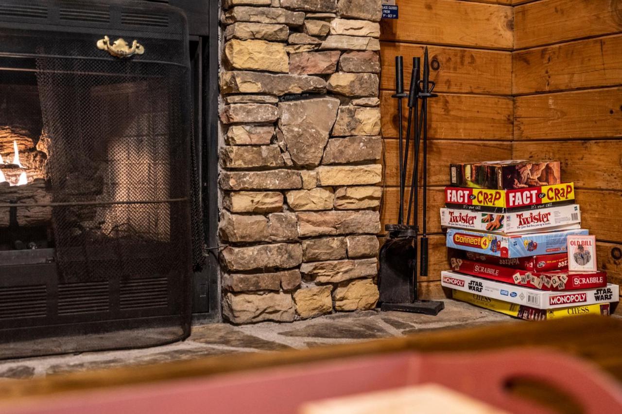 Romantic Log Cabin With Hot Tub ピジョンフォージ エクステリア 写真
