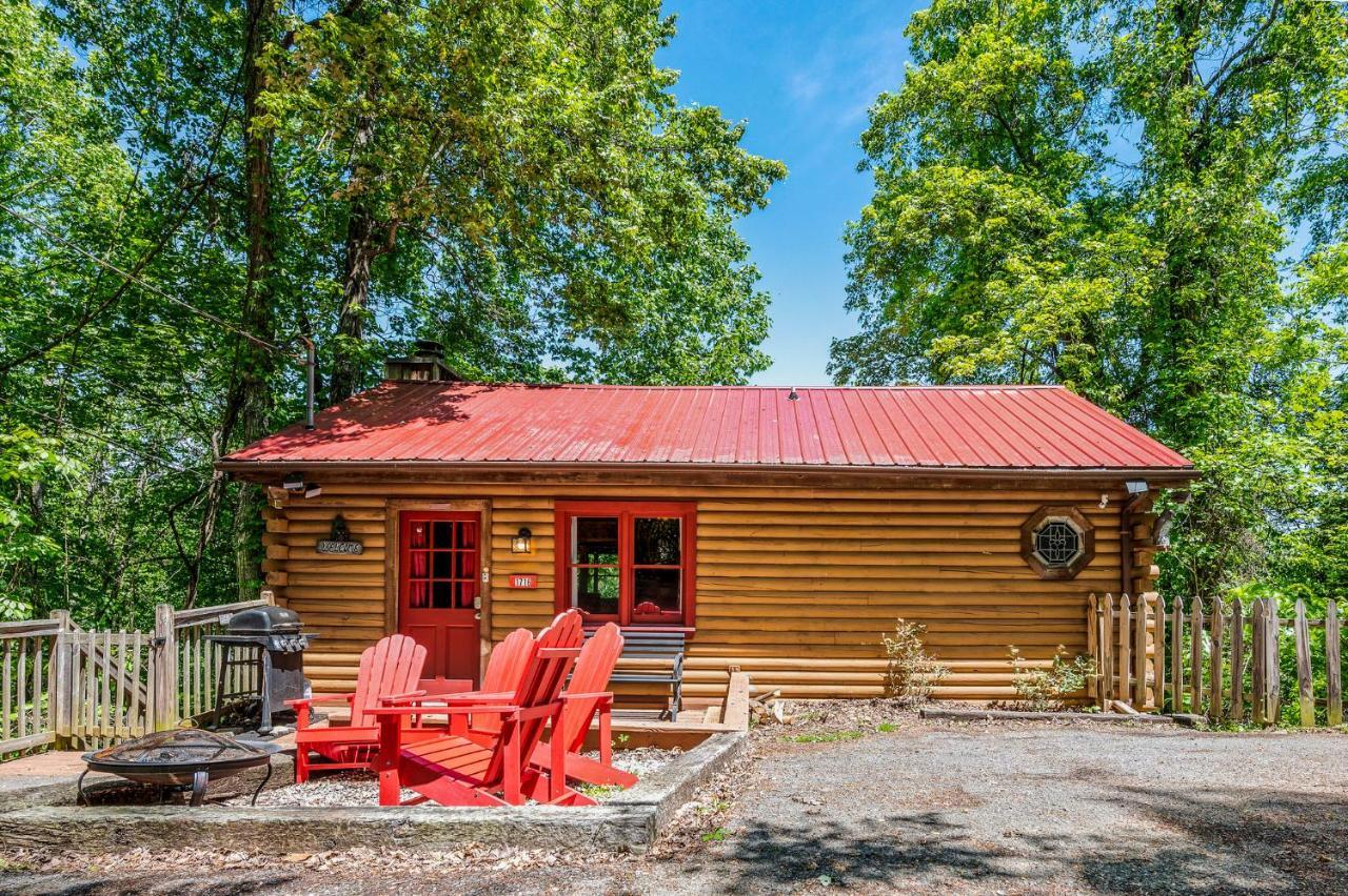 Romantic Log Cabin With Hot Tub ピジョンフォージ エクステリア 写真