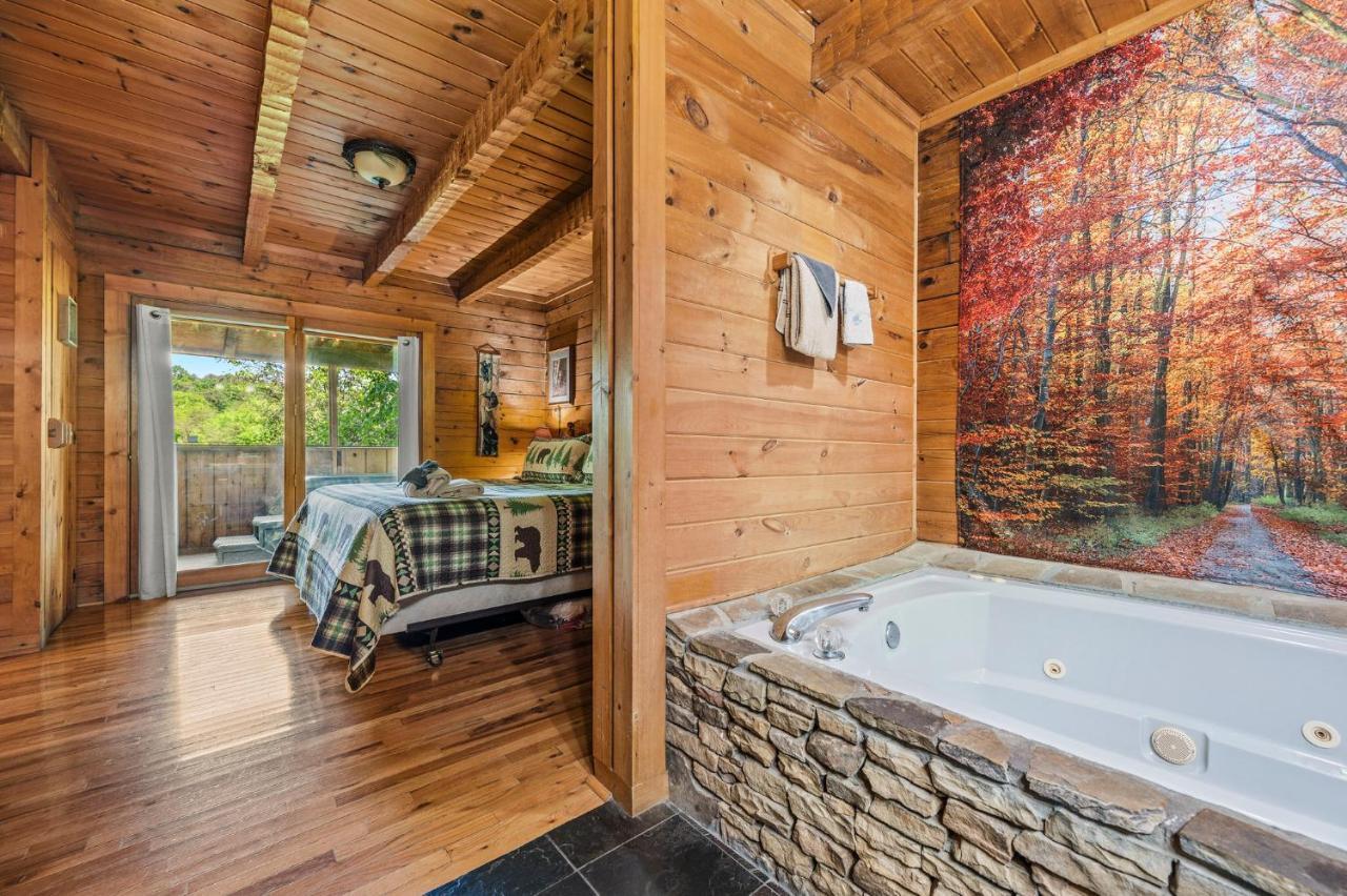 Romantic Log Cabin With Hot Tub ピジョンフォージ エクステリア 写真